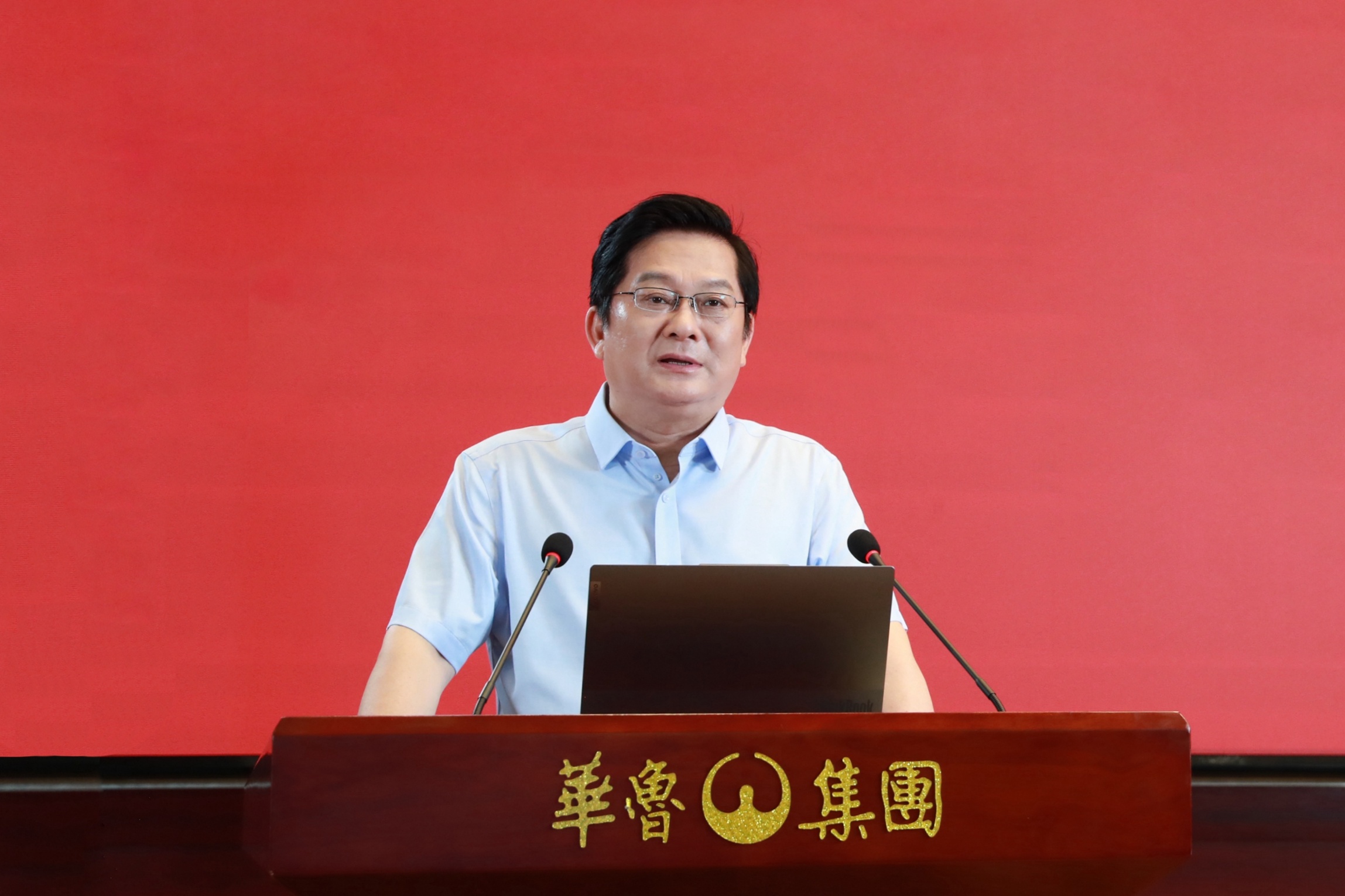 董事長樊軍出席會(huì)議.jpg