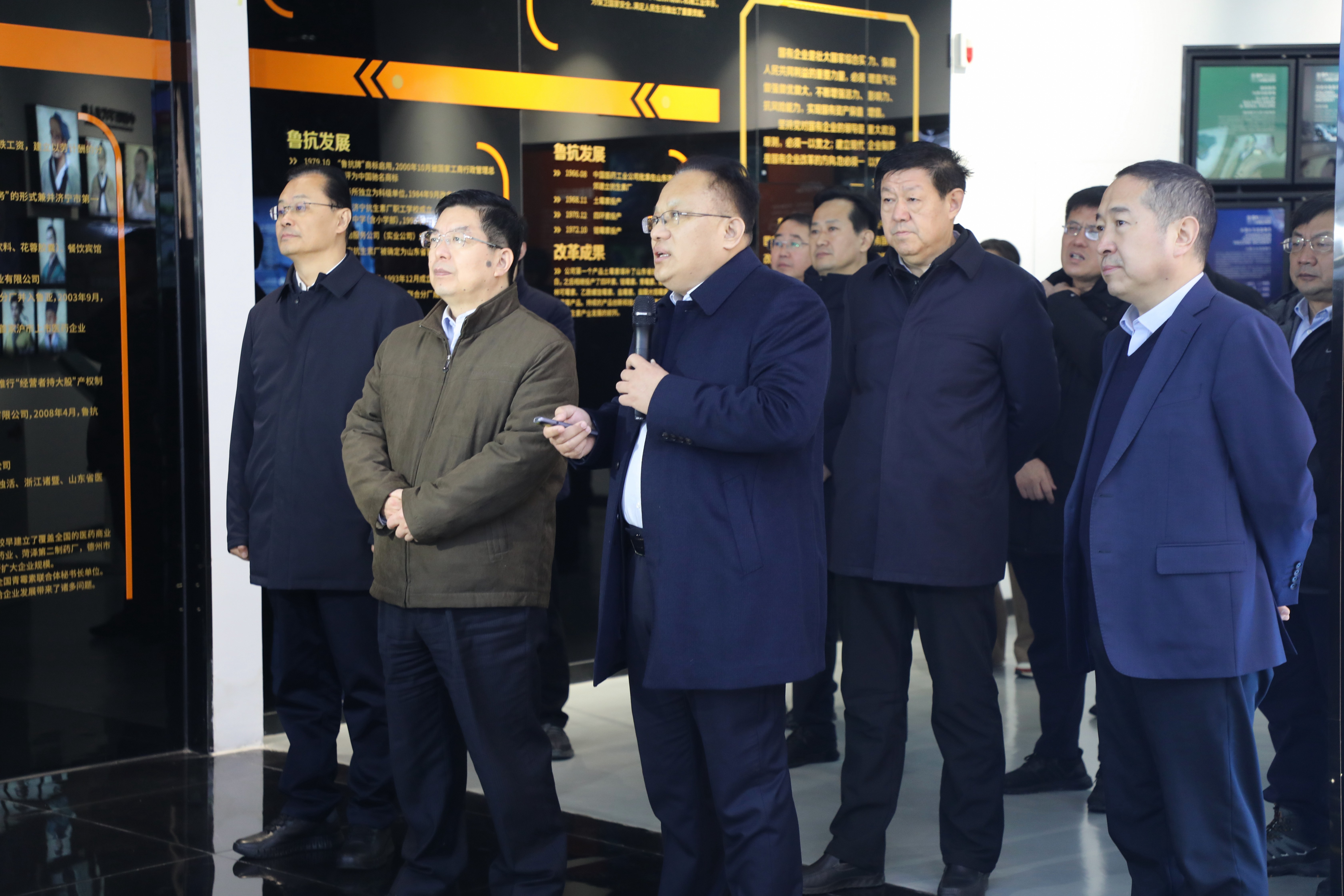 聽取匯報.jpg